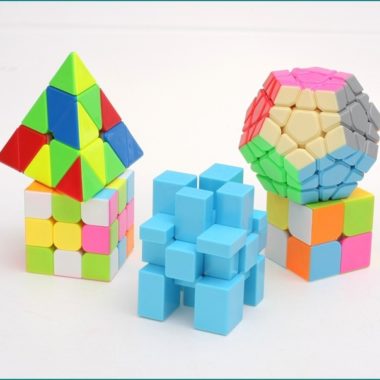 z-cube-set-of-5-colour-sticker-magic-cube-pyraminx-megaminx-2×2-3×3-and-silver-mirror-jpg_640x640